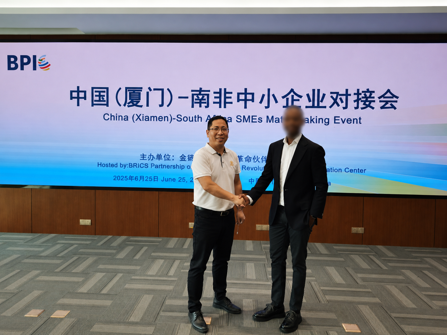 Customer communication for lock product selection and cooperation